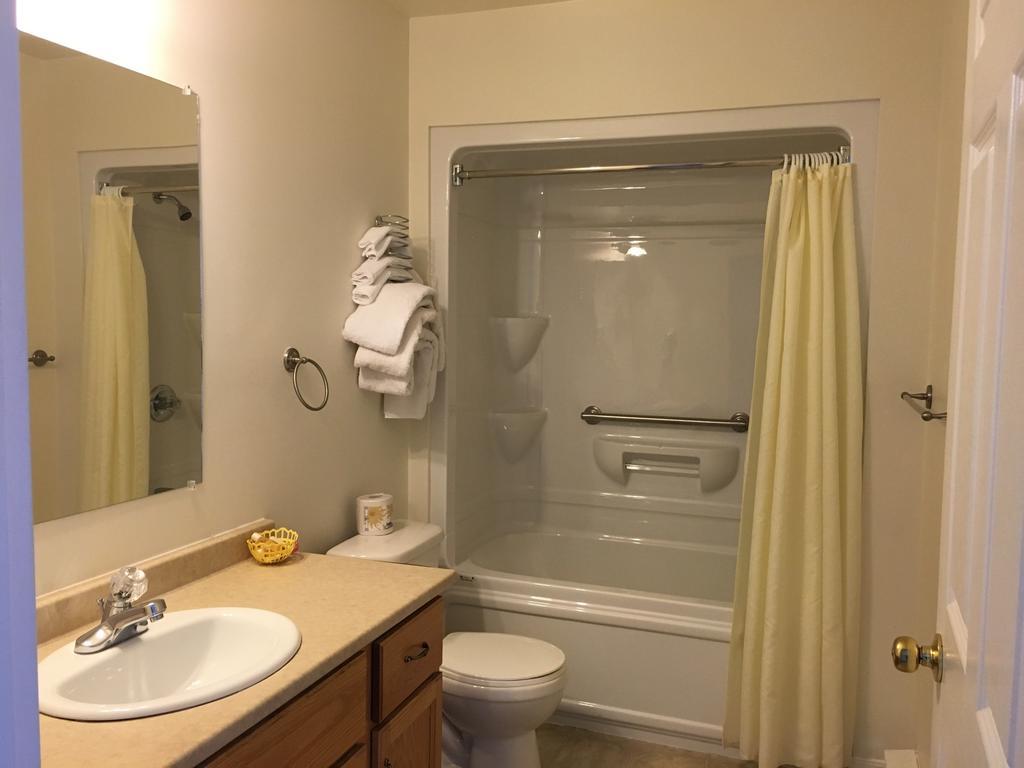 Airport Inn Fredericton Eksteriør billede